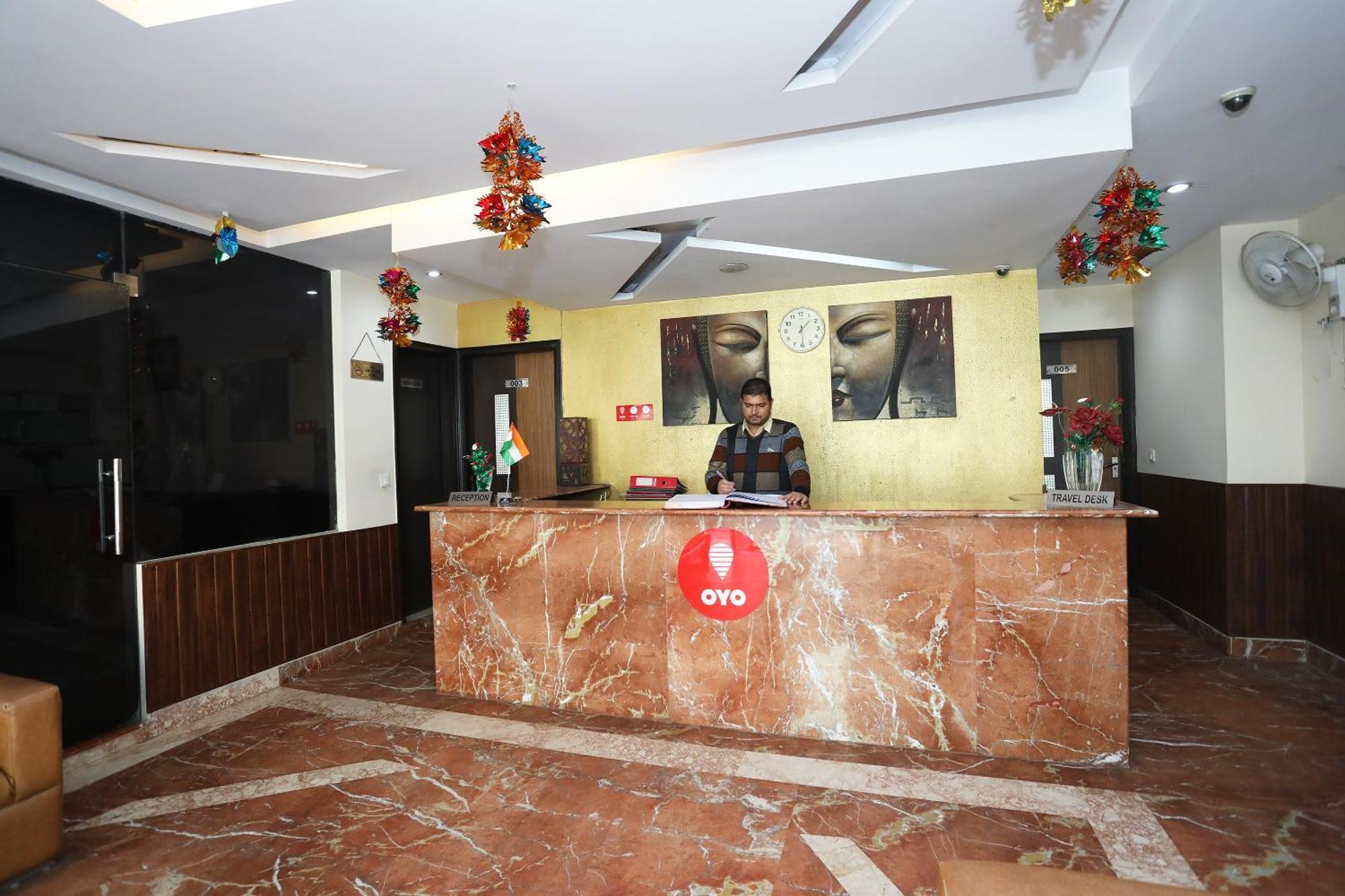 Oyo Hotel Vedas Heritage Deli Exterior foto